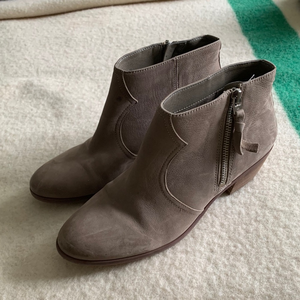 Sam Edelman taupe booties